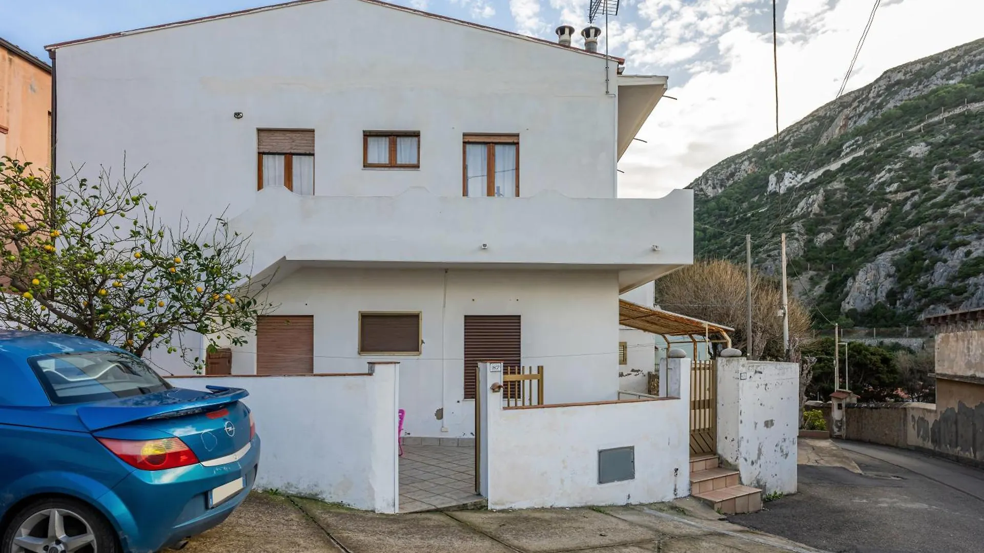 Spiaggia Di Buggerru-Roomy Apartment With Balcony!